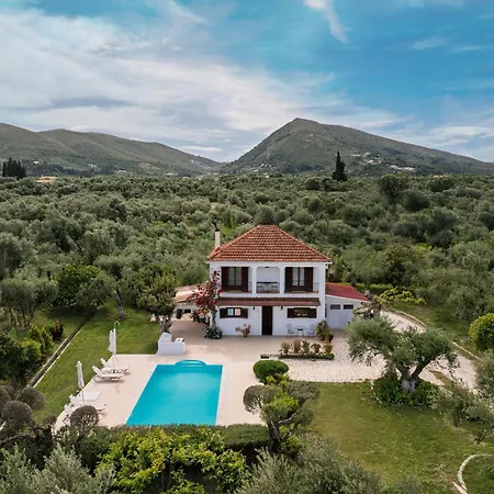 Villa Lola - 3 Bedrooms & Private Pool-3